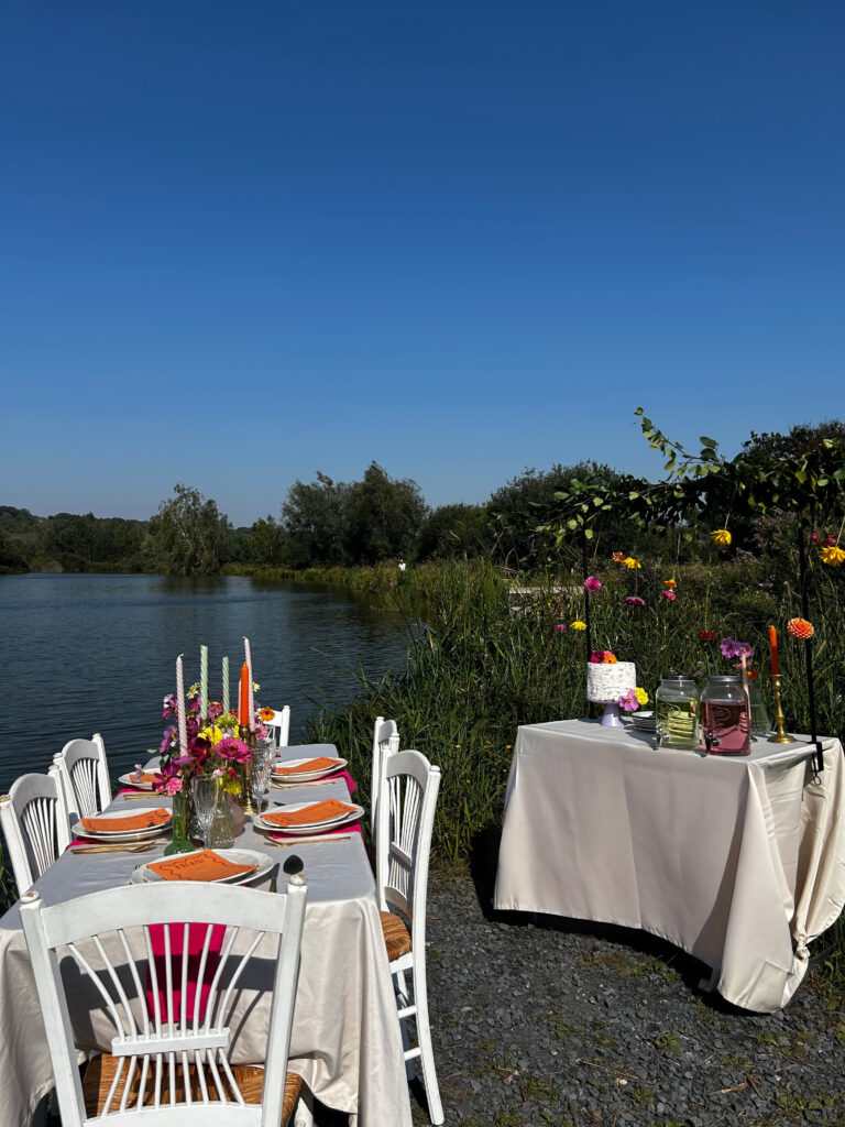 Buffet et table fleuris