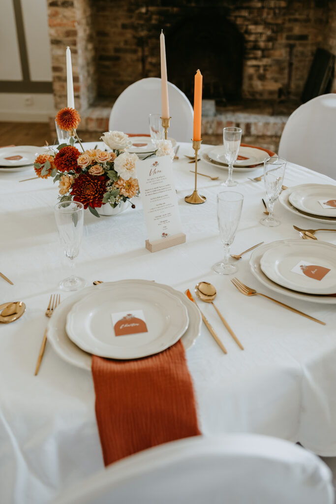Table de mariage terracotta et pêche